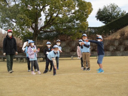 2023.1.22 かみひこうきとばしもやりました。かっこうだけはいちにんまえだといわれました。よろこんでいいのかな？